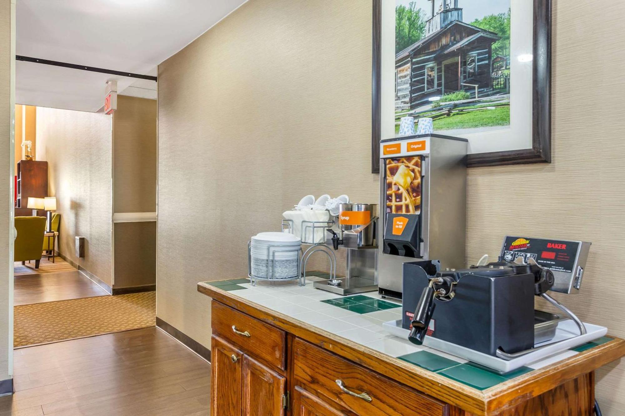 Comfort Suites South Point - Huntington Buitenkant foto
