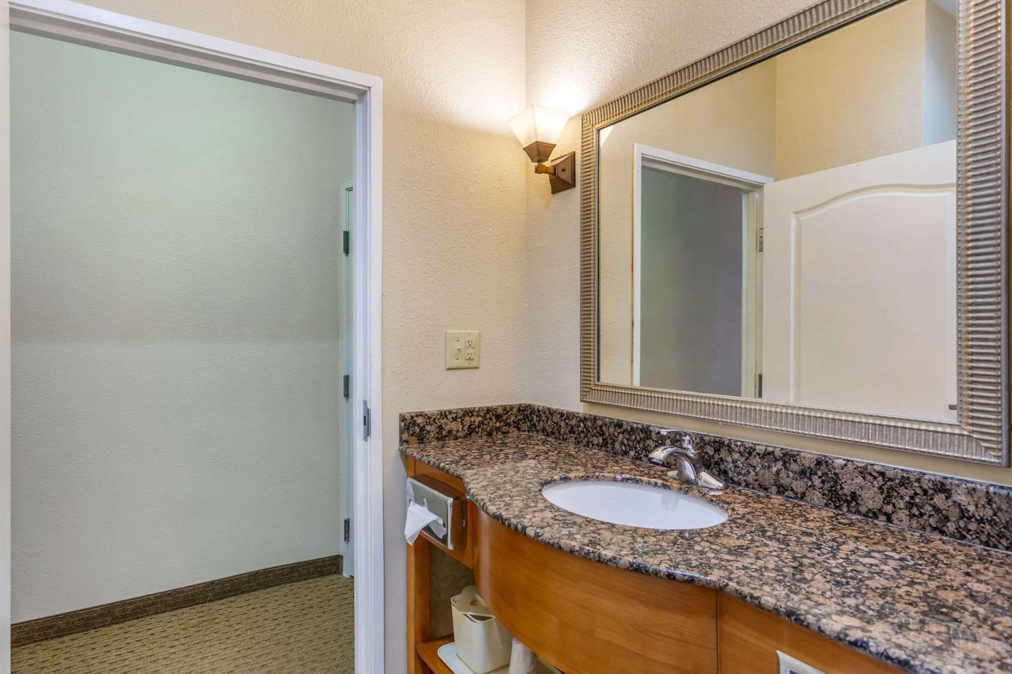Comfort Suites South Point - Huntington Buitenkant foto