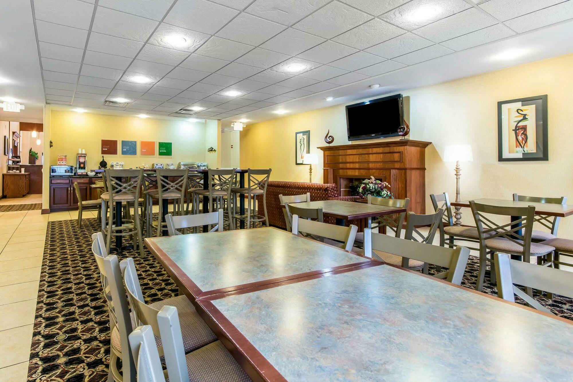 Comfort Suites South Point - Huntington Buitenkant foto